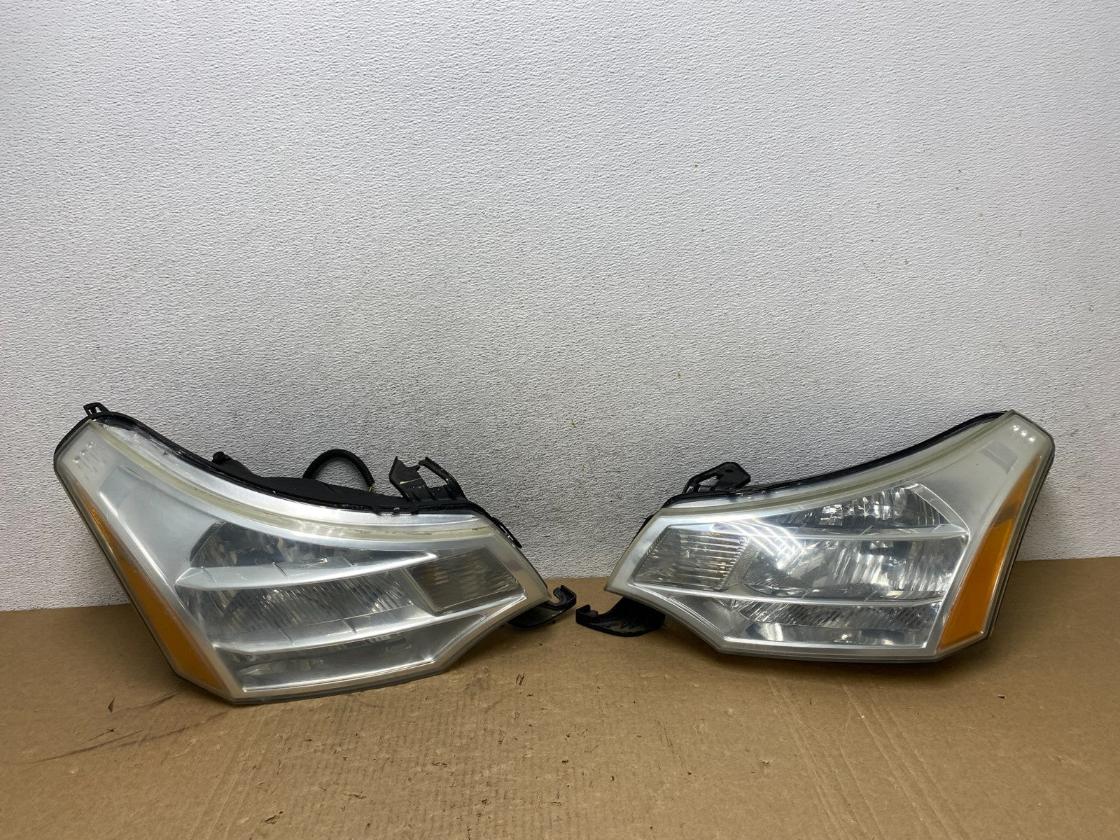 2008 2009 2010 2011 Ford Focus Left+Right Headlights Halogen AG0537 DW0