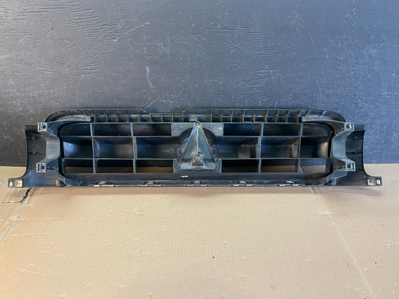 2002 2003 2004 Nissan Pathfinder Front Upper Grill Grille AE3570 DG3