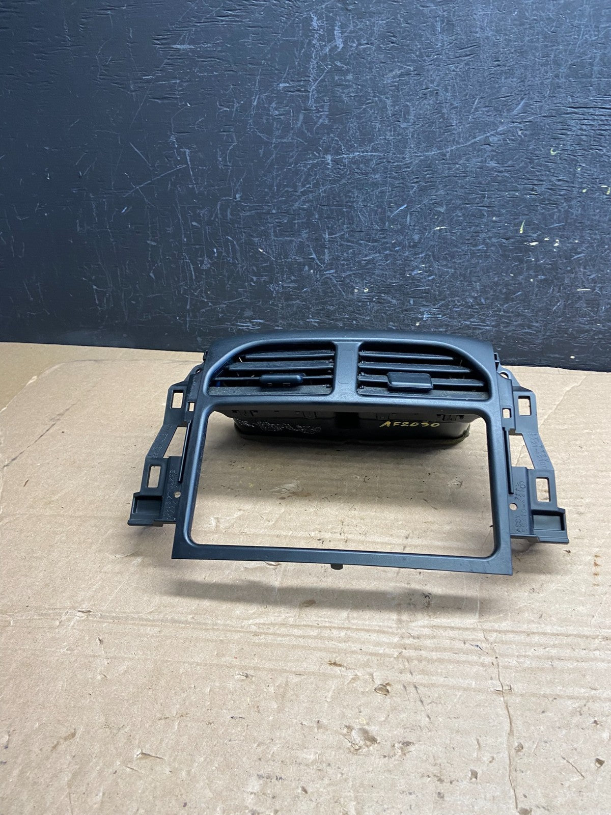 2004 to 2005 Toyota Rav4 Center Console Dash Radio Bezel Air Vent Trim af2050 DG3