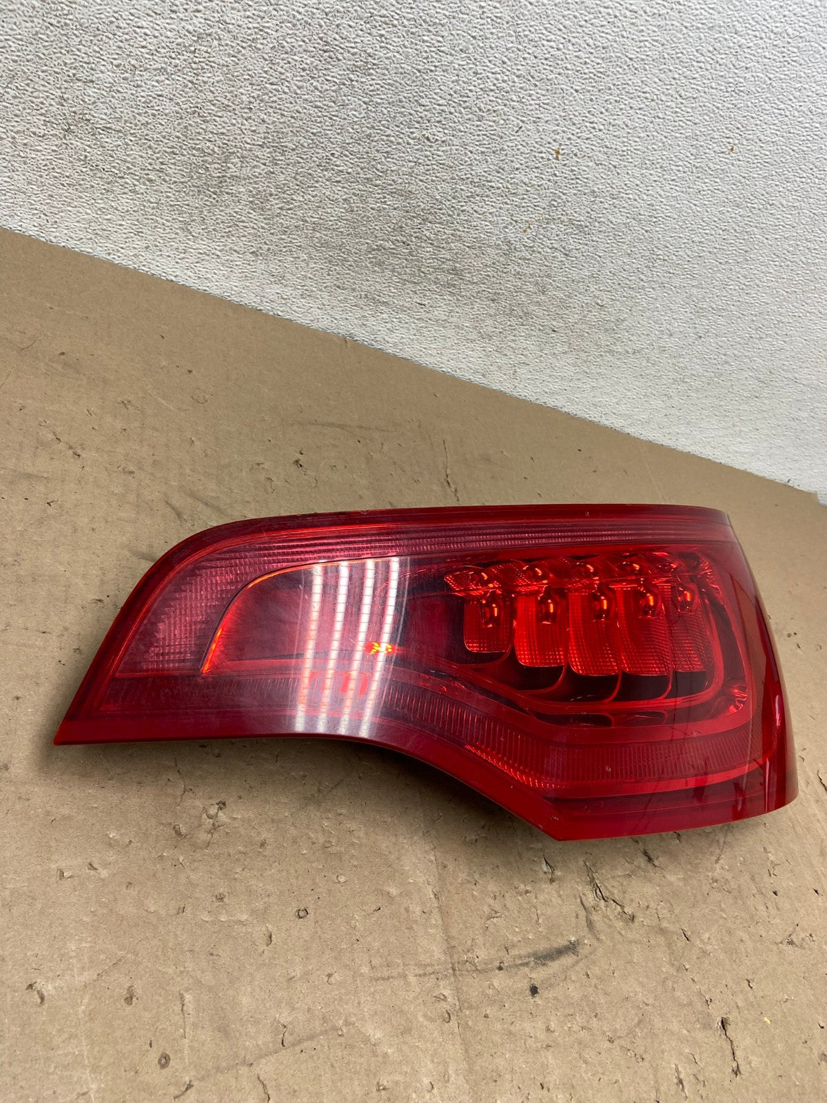 2010 - 2015 Audi Q7 Right Passenger RH Side Tail Light AG5473 LK1