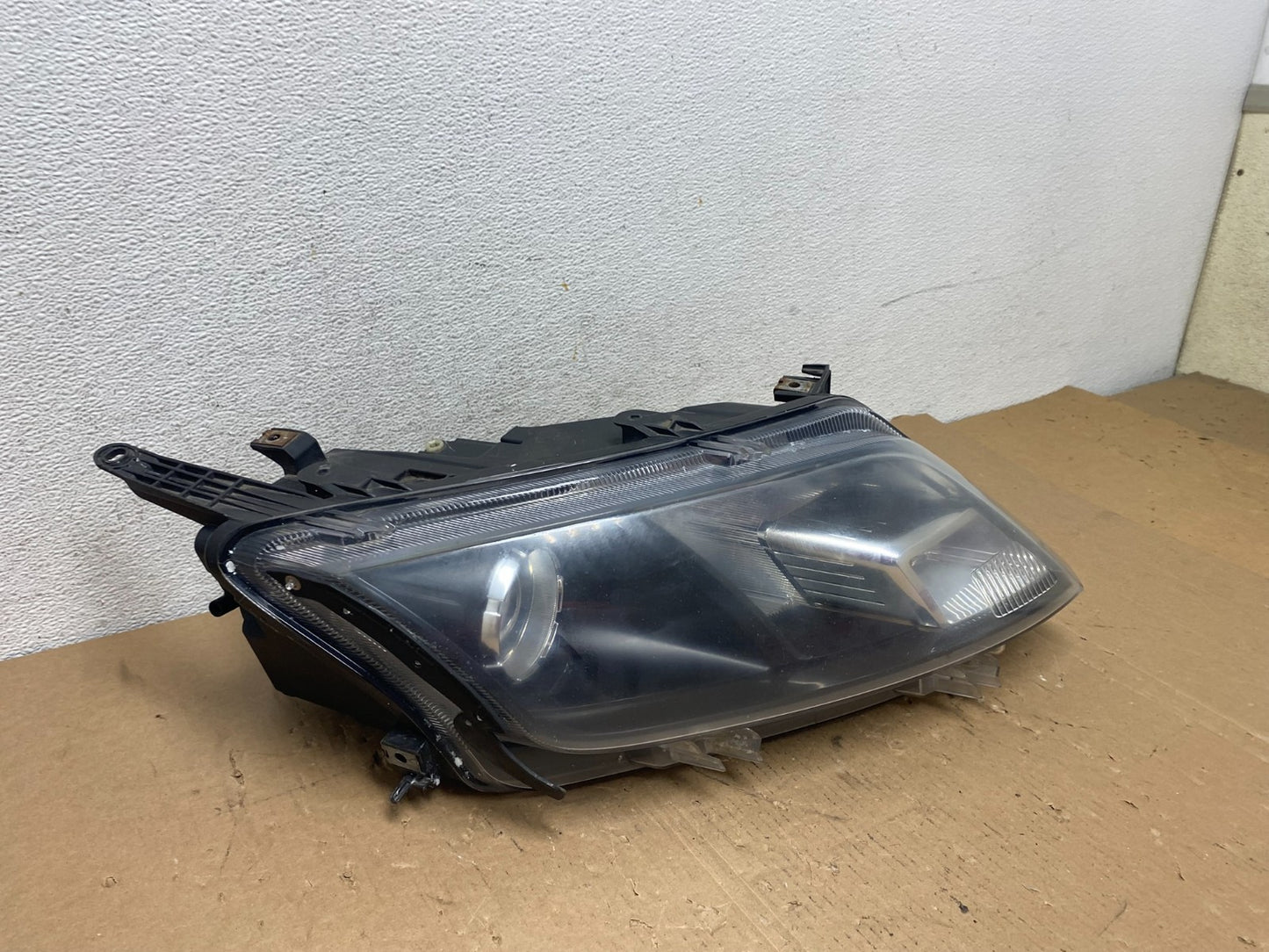2010 2011 2012 Ford Fusion Right Passenger RH Headlight Halogen AD8029 DW2