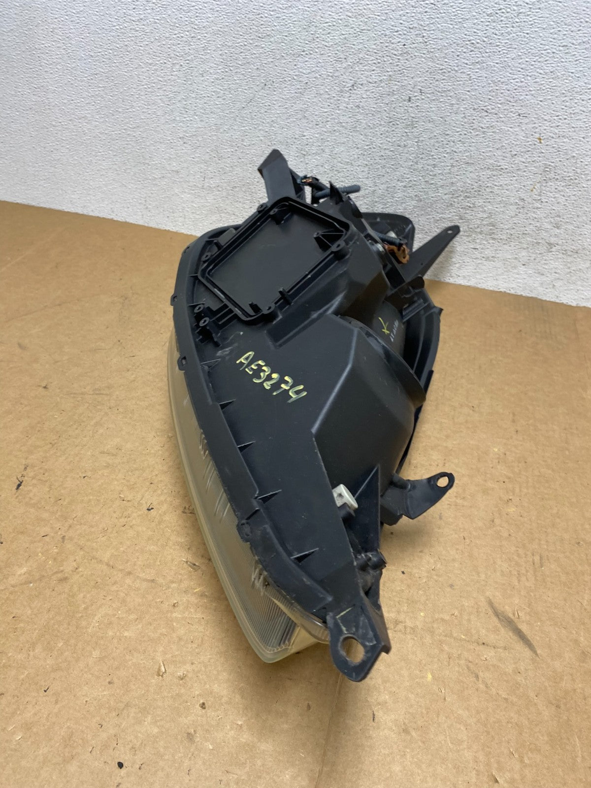 2004-2005 Toyota Sienna Left Driver LH Side Halogen Headlight AE3274 DW6