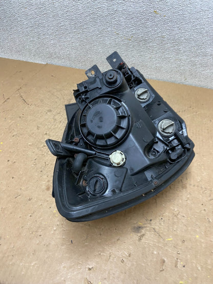 2005 to 2006 Kia Sportage Left Driver LH Halogen Headlight OEM Z9586 DW8