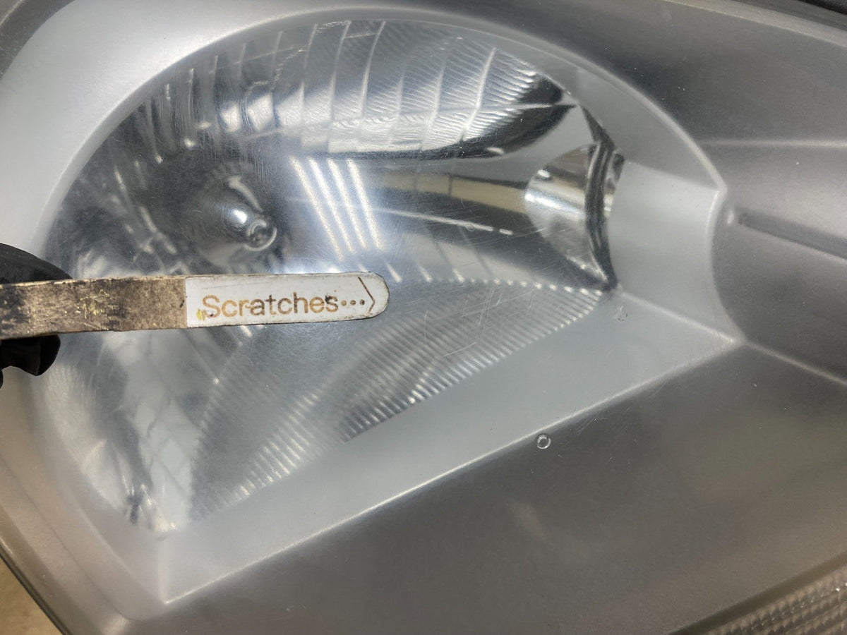 2005 to 2008 Hyundai Tucson Right Passenger Side Headlight AH8151 DW3