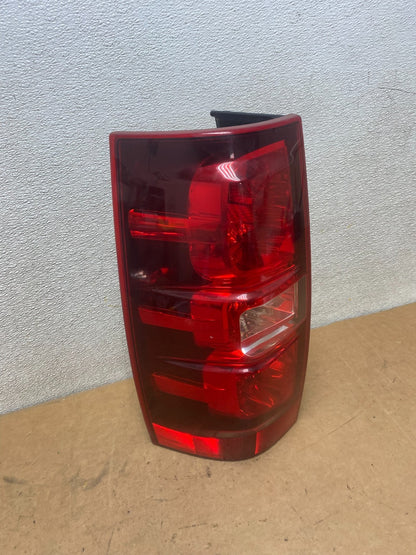 2008-2014 Chevrolet Tahoe Suburban Driver Lh Left Side Tail Light X5351 DW2