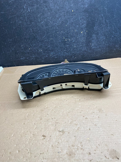2002 GMC Yukon Speedometer Cluster Gauge AG6366 DG4