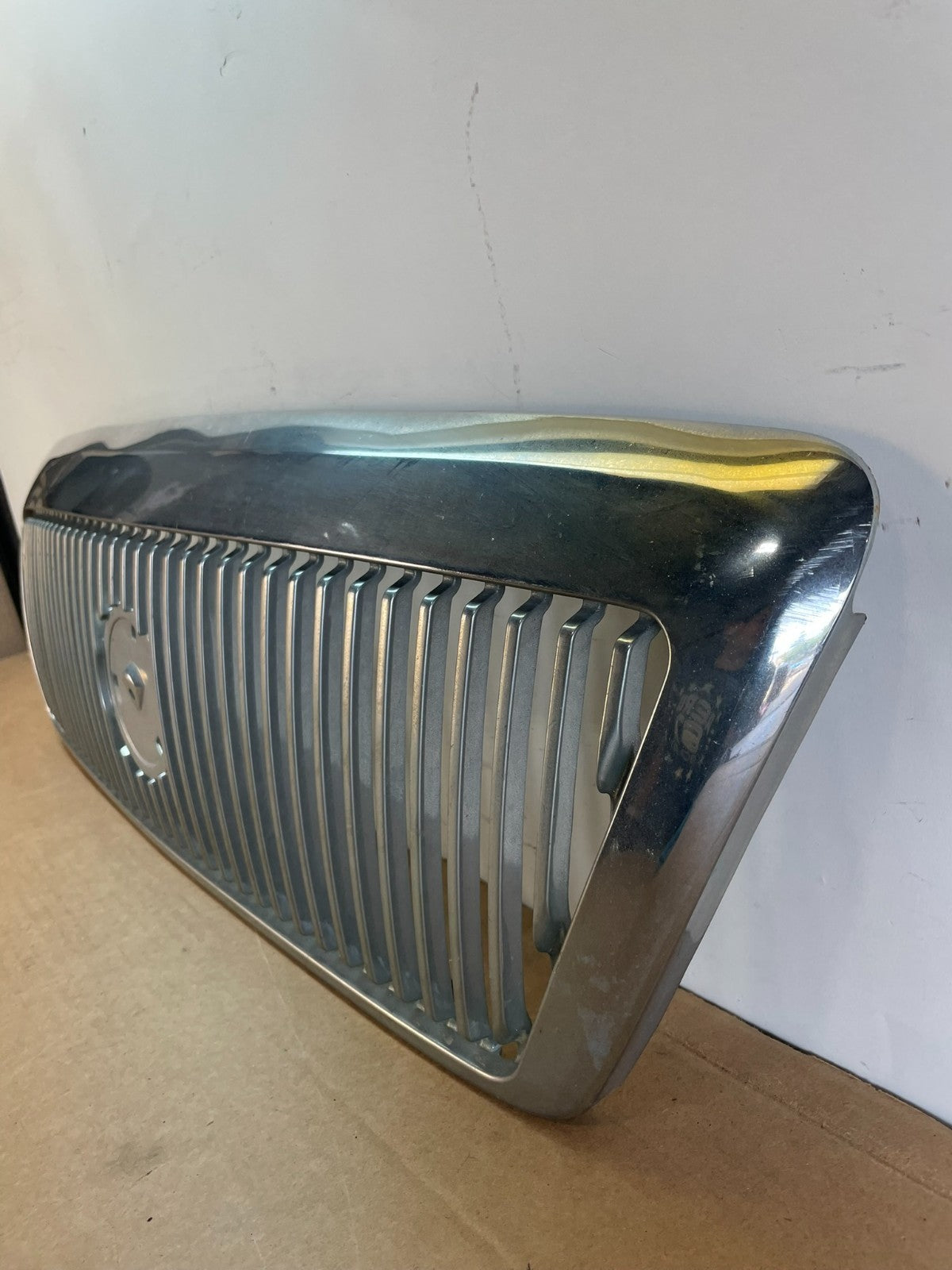 2003 - 2005 Mercury Grand Marquis Front Upper Grill Grille Aftermarket AG0864 DG1
