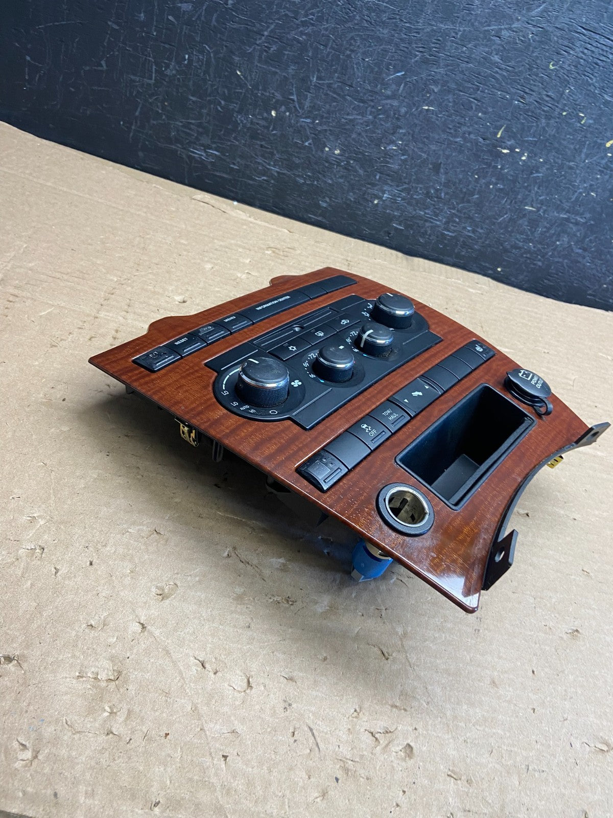 2005 to 2007 Jeep Commander Grand Cherokee A/C Climate Control Bezel AF2585 DG5