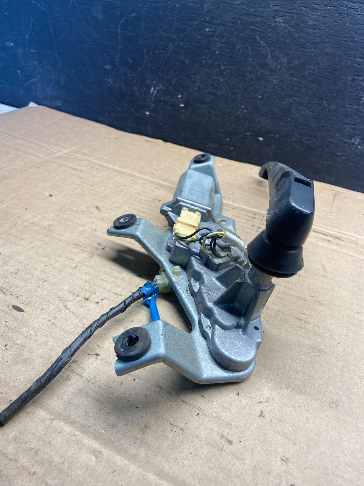 2005 to 2009 Subaru Legacy Outback Rear Windshield Wiper Motor AE25164