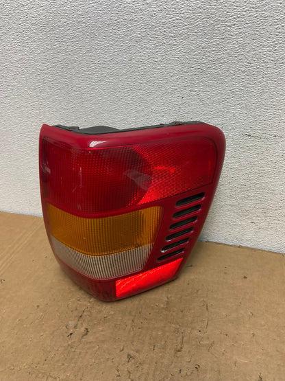 1999-2004 Jeep Grand Cherokee WJ Right Passenger Rh Tail Light AD3305 LK0