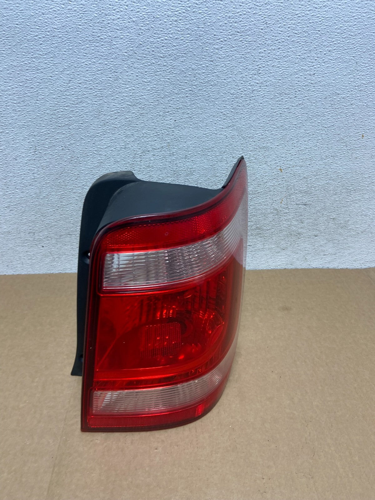 2008 to 2012 Ford Escape Right Passenger RH Side Tail Light AF9489 DW2