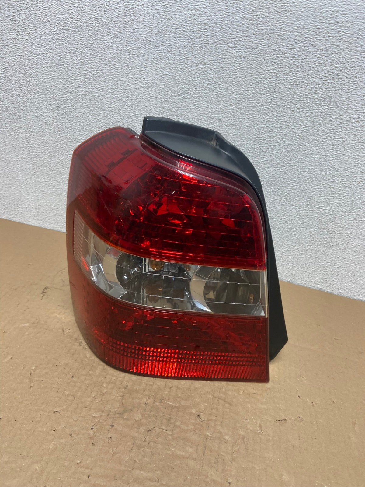 2004-2007 Toyota Highlander Left Driver LH Side Tail Light OEM AB6231 LK0