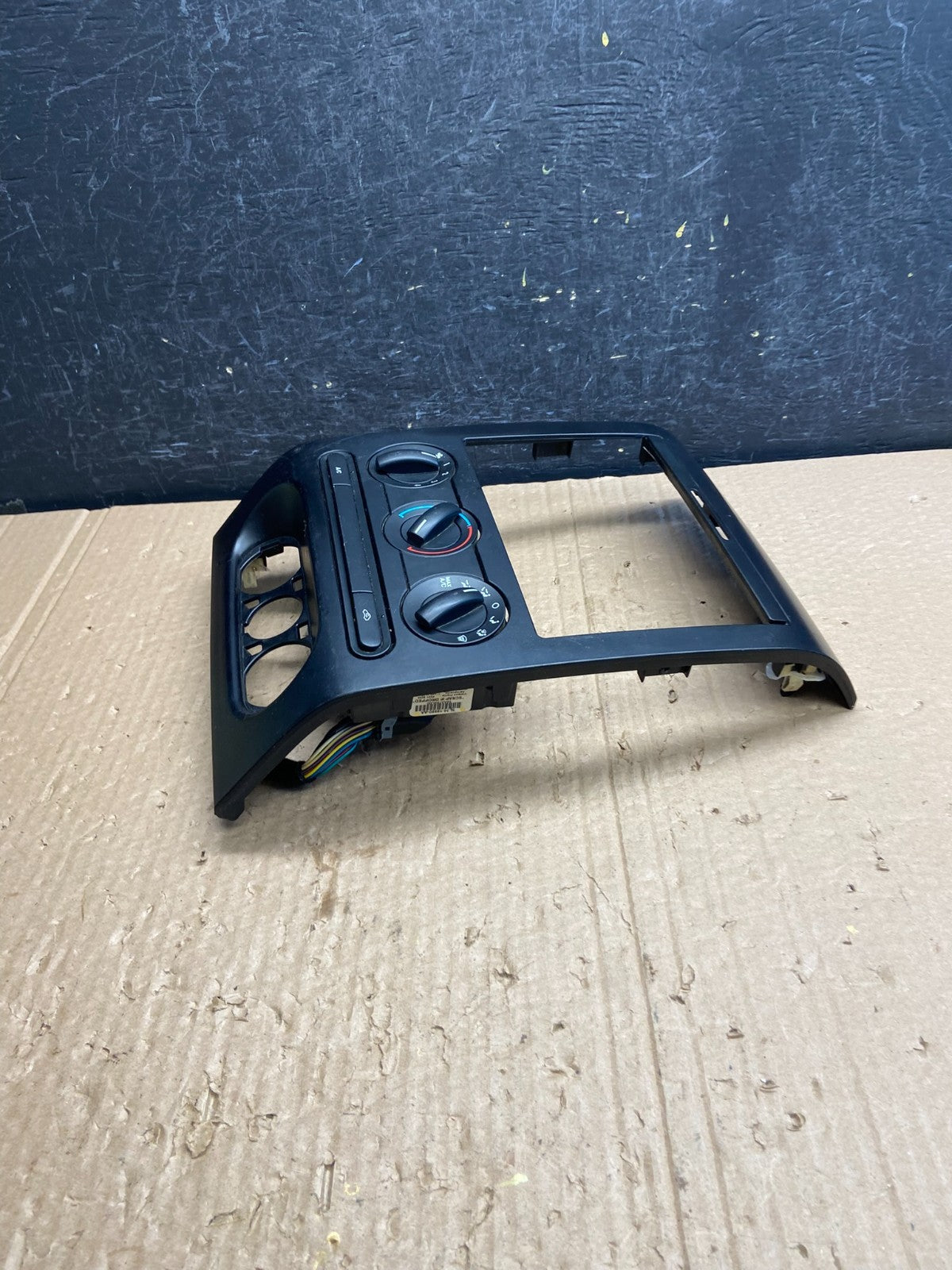 2004 to 2008 Ford F150 Radio Climate Dash Bezel Surround Black af6426 DG2