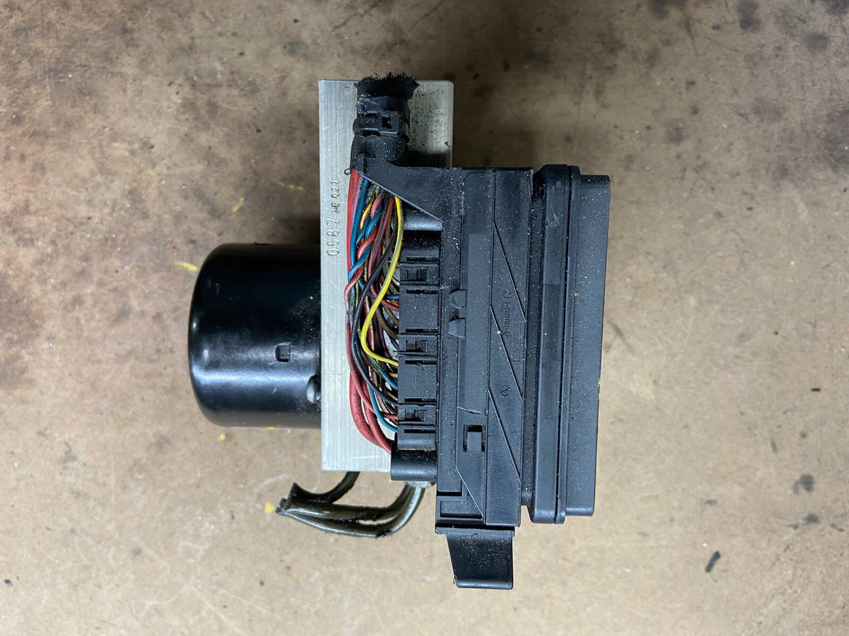 2003 to 2007 Mercedes W203 C230 CLK350 ABS Anti Lock Brake Pump Module M3010 DG5