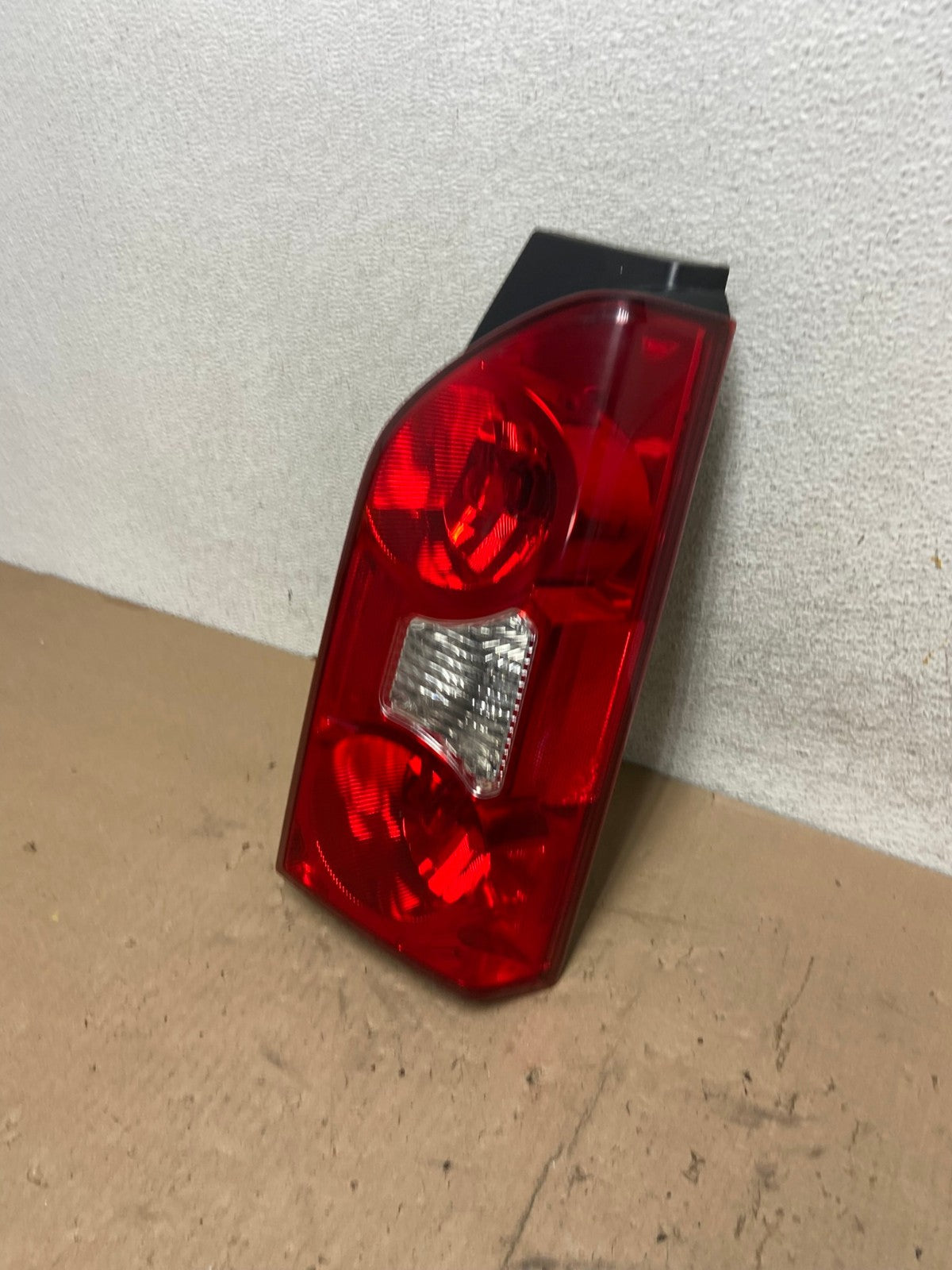 2005 to 2015 Nissan Xterra Right Passenger Rh Side Tail light AG5585 LK1