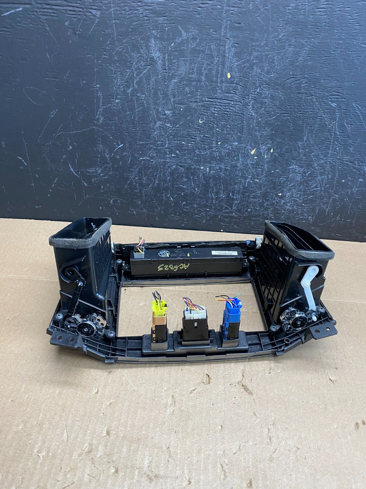 2007 to 2009 Hyundai Santa Fe Center Dashboard Radio Bezel Trim AC6325 DG5