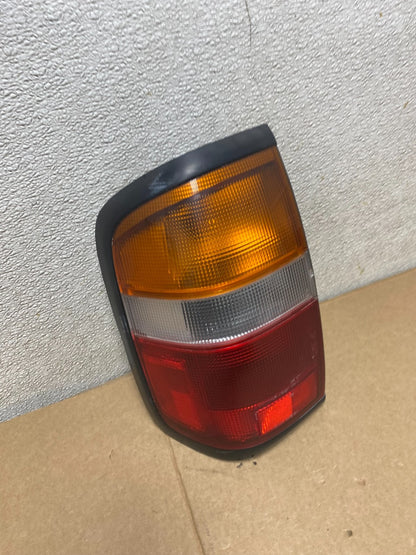 1996 - 1998 Nissan Pathfinder Left Driver LH Side Tail light U9723 DW2