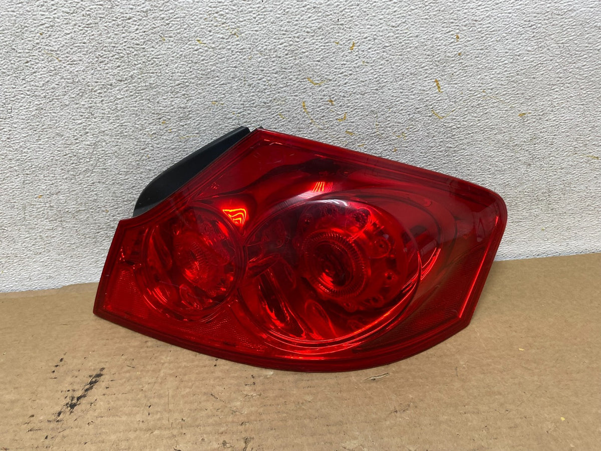 2007 to 2013 Infiniti G35 G37 Sedan Right Passenger Rh Tail Light AH8115 DW0