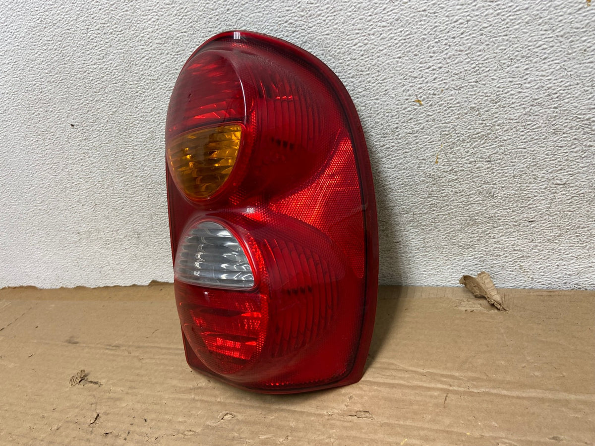2002 2003 2004 Jeep Liberty Right Passenger Rh Side Tail Light AG8333 LK2