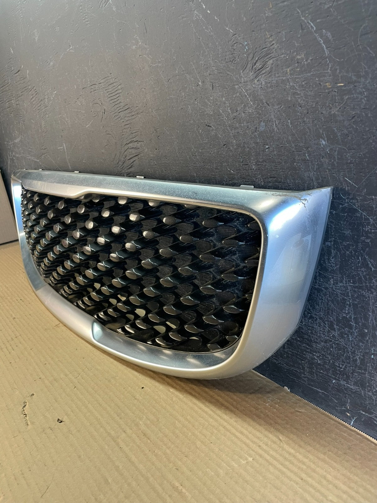 2015 to 2018 Kia Sedona Front Upper Grill Grille AF3469 DG1