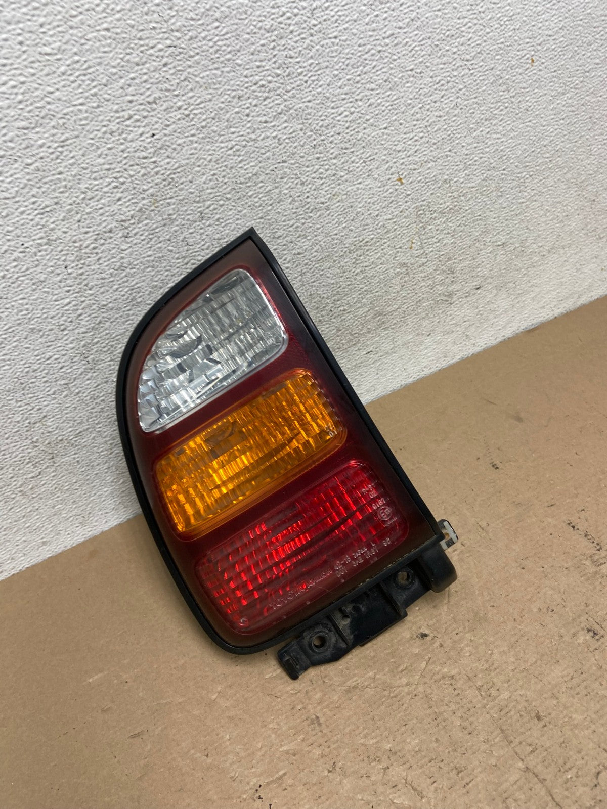 1998 2000 Toyota RAV4 Left Driver LH Side Tail Light AF4822 LK2