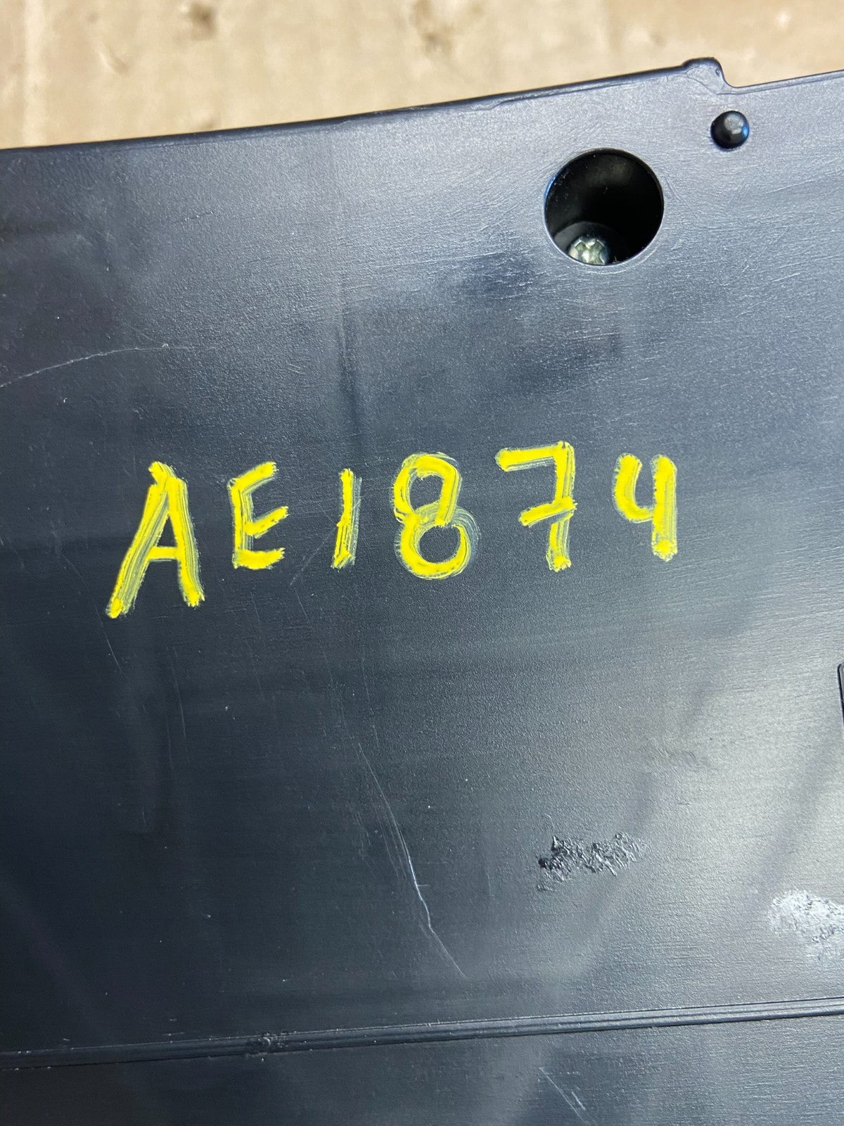 2007 to 2013 Chevrolet Silverado Suburban Cluster Gauge Speedometer AE18747