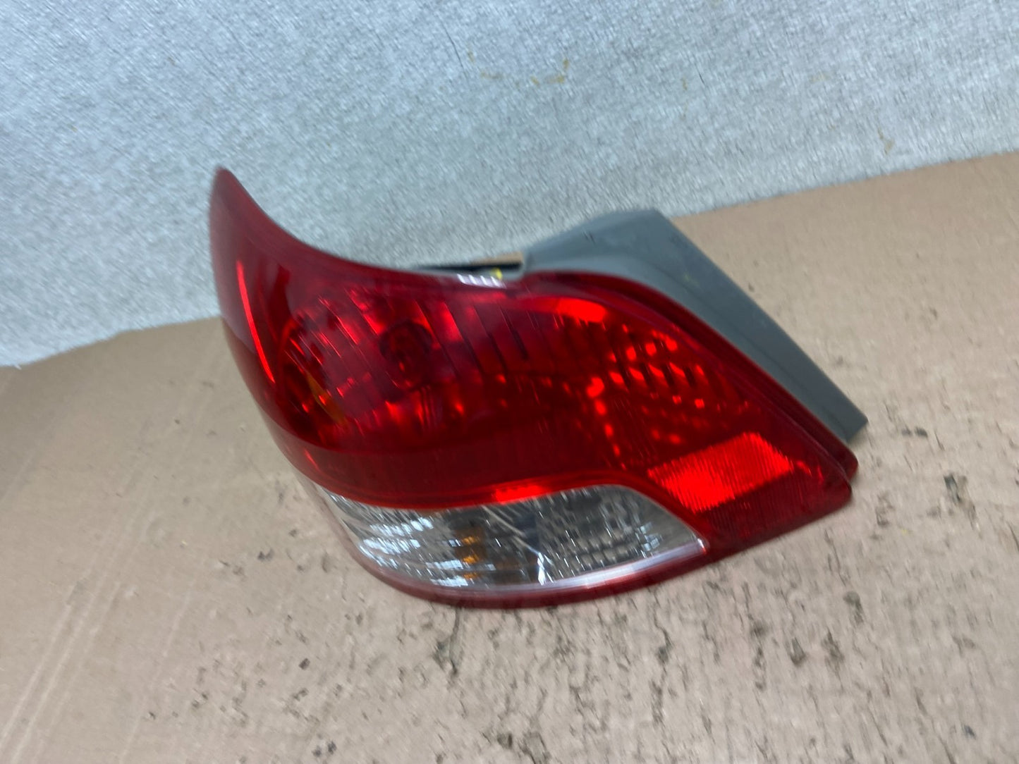 2007 to 2012 Toyota Yaris Hatchback Left Driver LH Side Tail Light Y0565 GD1