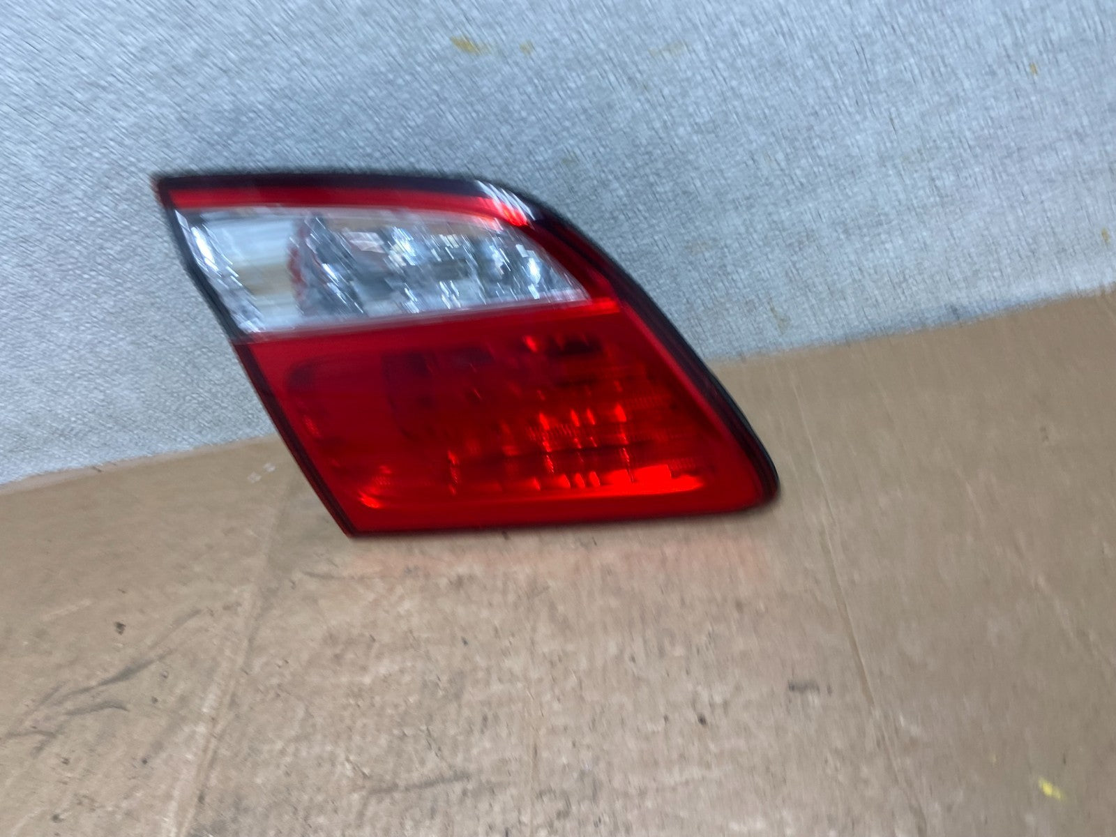2000-2001 Infiniti i30 Left Driver Side Tail Light Inner Oem AA1682 PS1