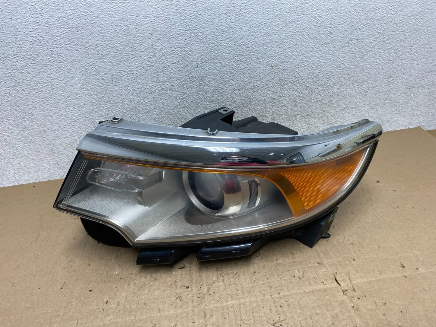 2011 to 2014 Ford Edge Front Left Driver Side Headlight Halogen AE6507 DW0