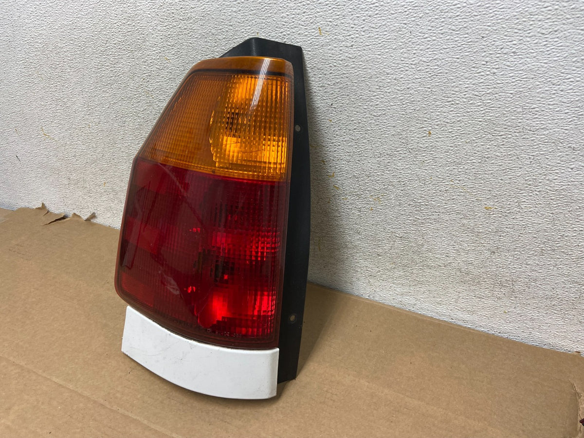2002 to 2009 Gmc Envoy Left Driver Lh Side Tail Light AH3092 DW2
