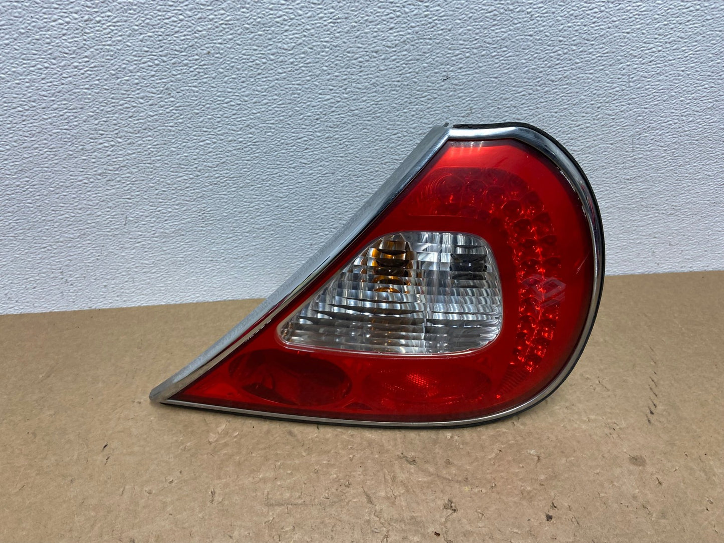 2004 to 2006 Jaguar XJ8 Right Passenger RH Side Tail Light AC1490 LK0