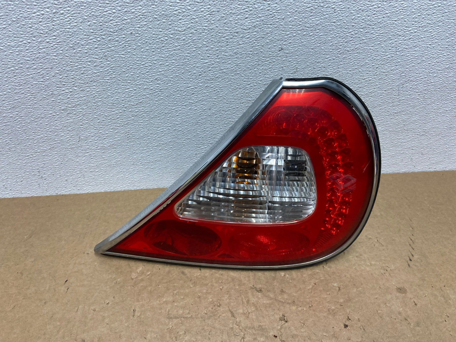 2004 to 2006 Jaguar XJ8 Right Passenger RH Side Tail Light AC1490 LK0