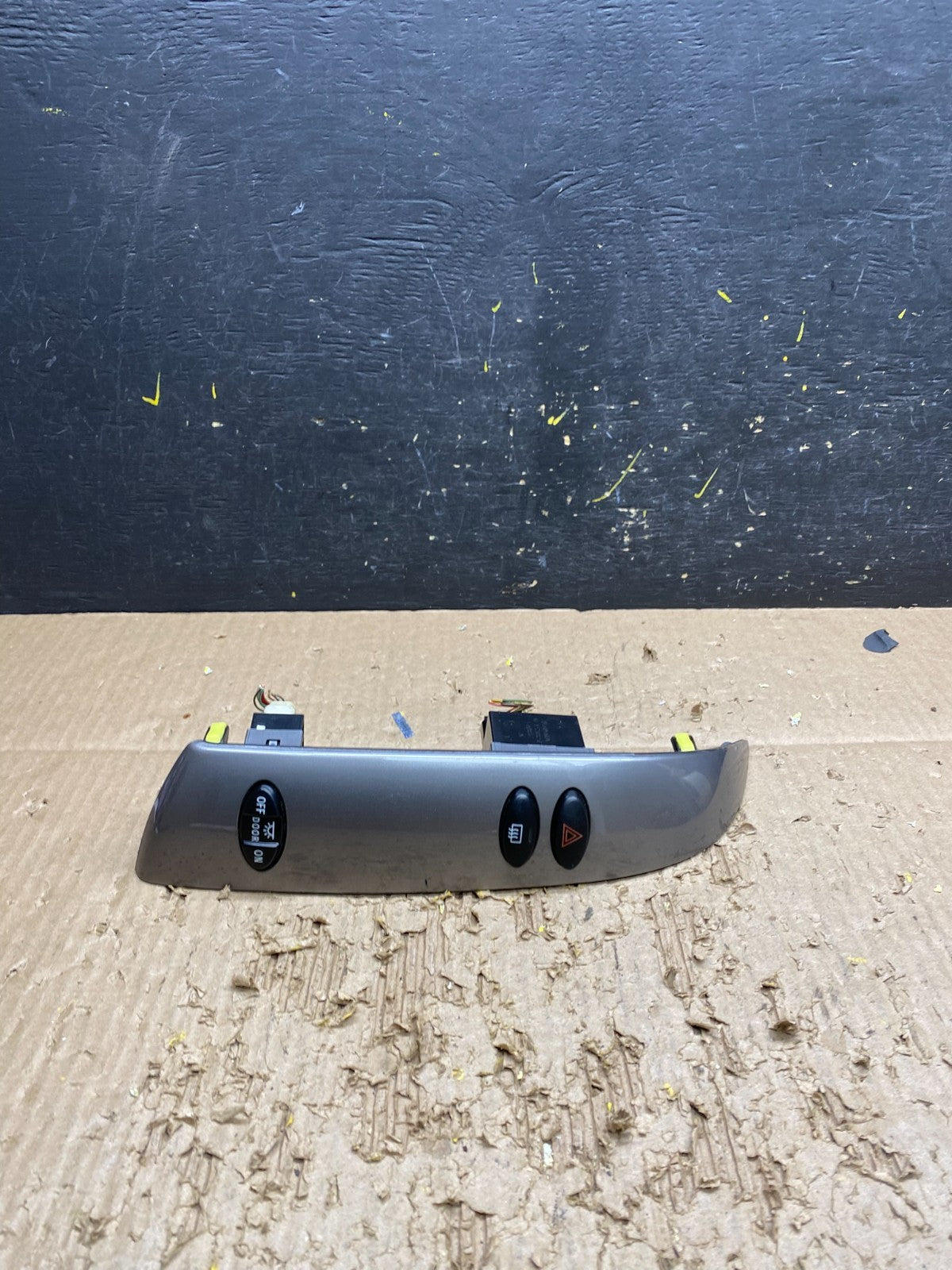 2004 to 2010 Toyota Sienna Left Side Climate Switches Bezel Trim OEM V7602 DG0