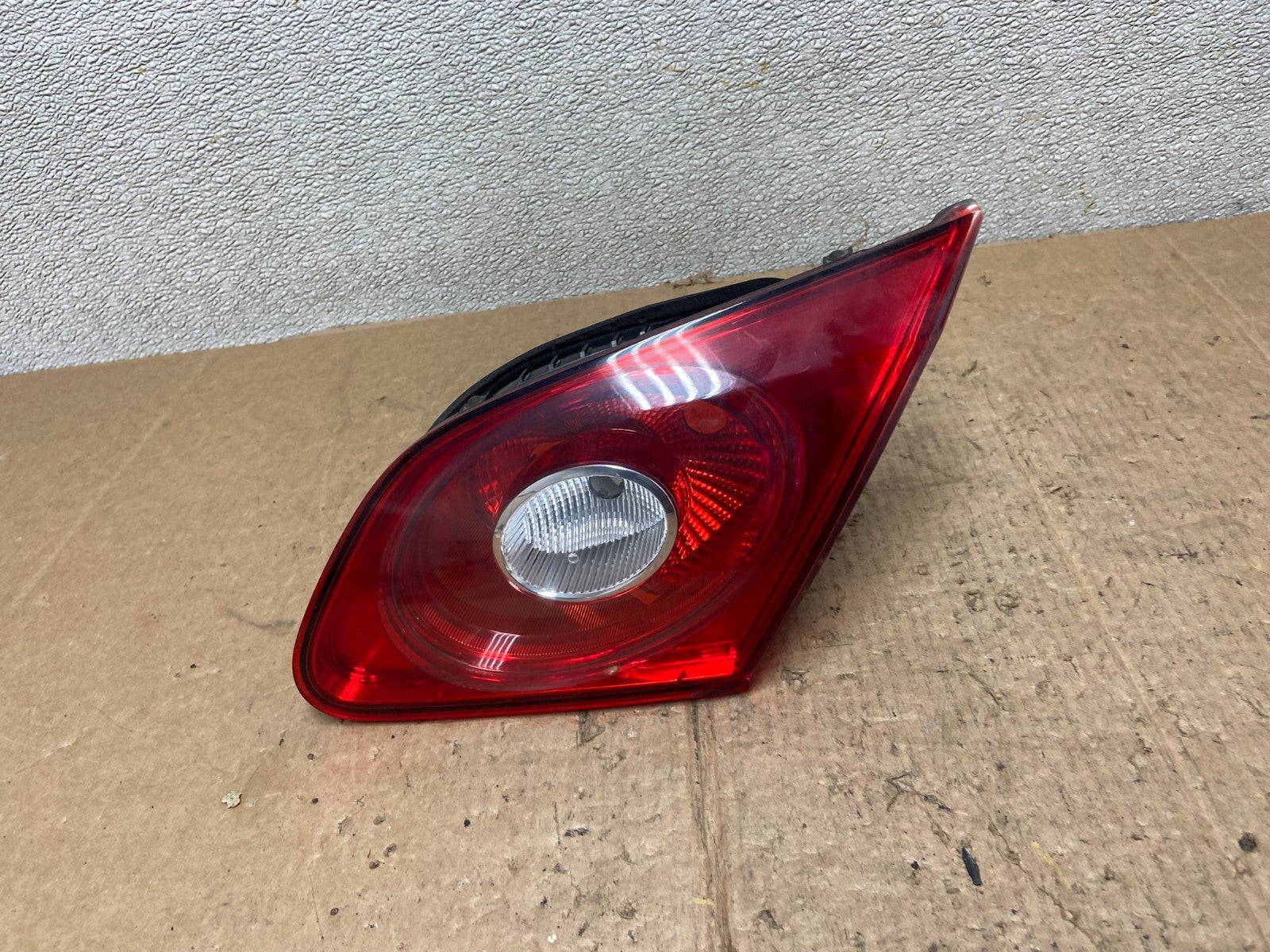 2009-2012 Volkswagen CC Right Passenger RH Side Tail Light Inner Trunk AA3774 DW0
