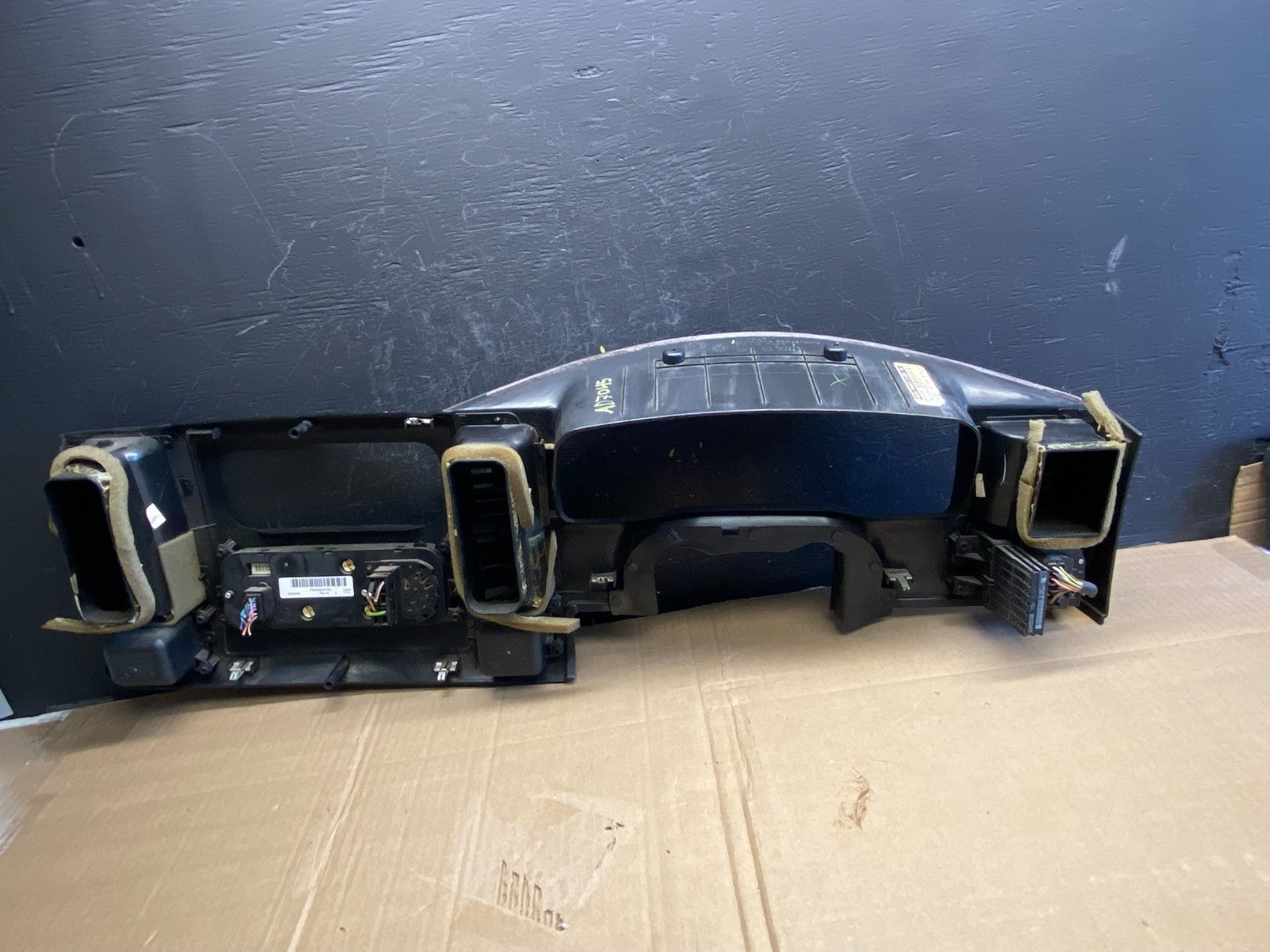 2001 2004 Dodge Dakota Speedometer Climate Control Radio Panel Bezel AD7045 DG2
