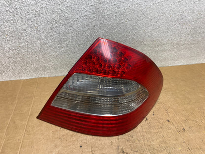 LED 2007 - 2009  Mercedes E E320 E500 Sedan Right Passenger Tail Light T3392 DW0
