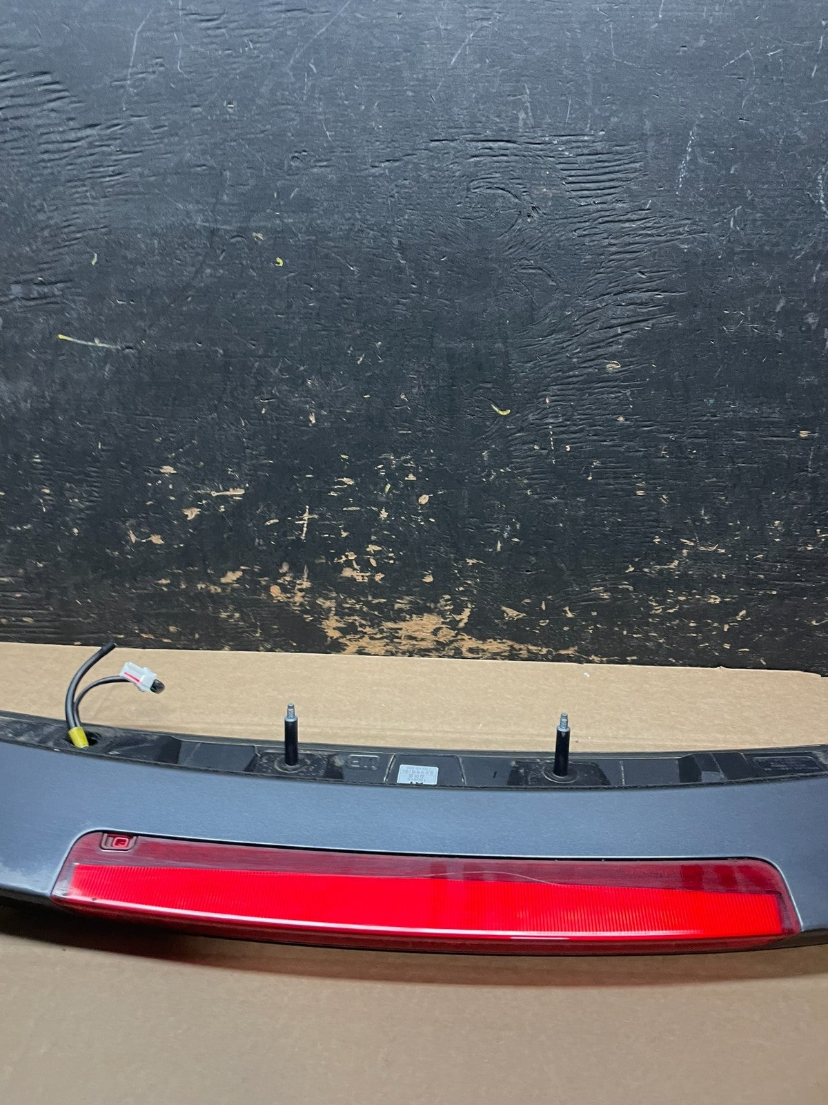 2015 to 2020 Kia Sedona Rear Trunk Spoiler Wing Oem Y9246 DG6