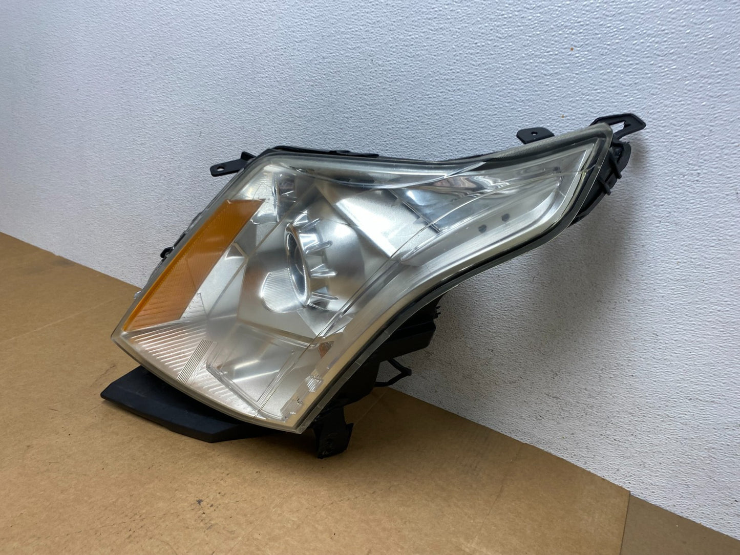 Halogen 2010 to 2016 Cadillac SRX Left Driver LH Side Headlight AE2949 DW1