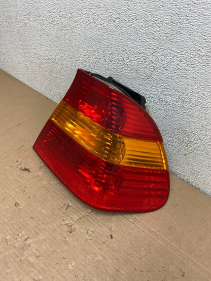 2002-2005 Bmw E46 325i 328i Right Passenger Side Tail Light N7714 DW1