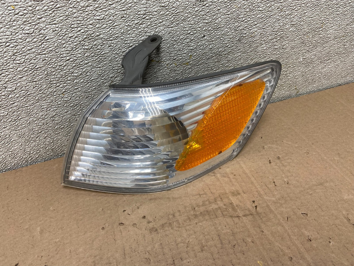 2000 - 2001 Toyota Camry Front Left Driver Lh Turn Signal AB2474 DW0