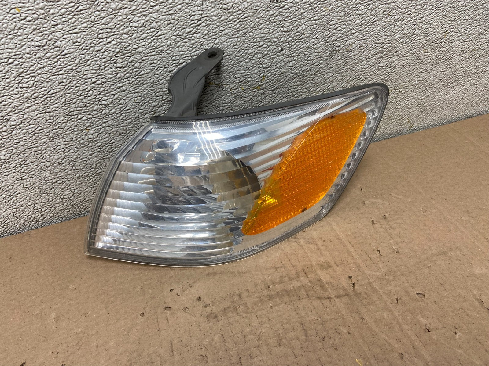 2000 - 2001 Toyota Camry Front Left Driver Lh Turn Signal AB2474 DW0