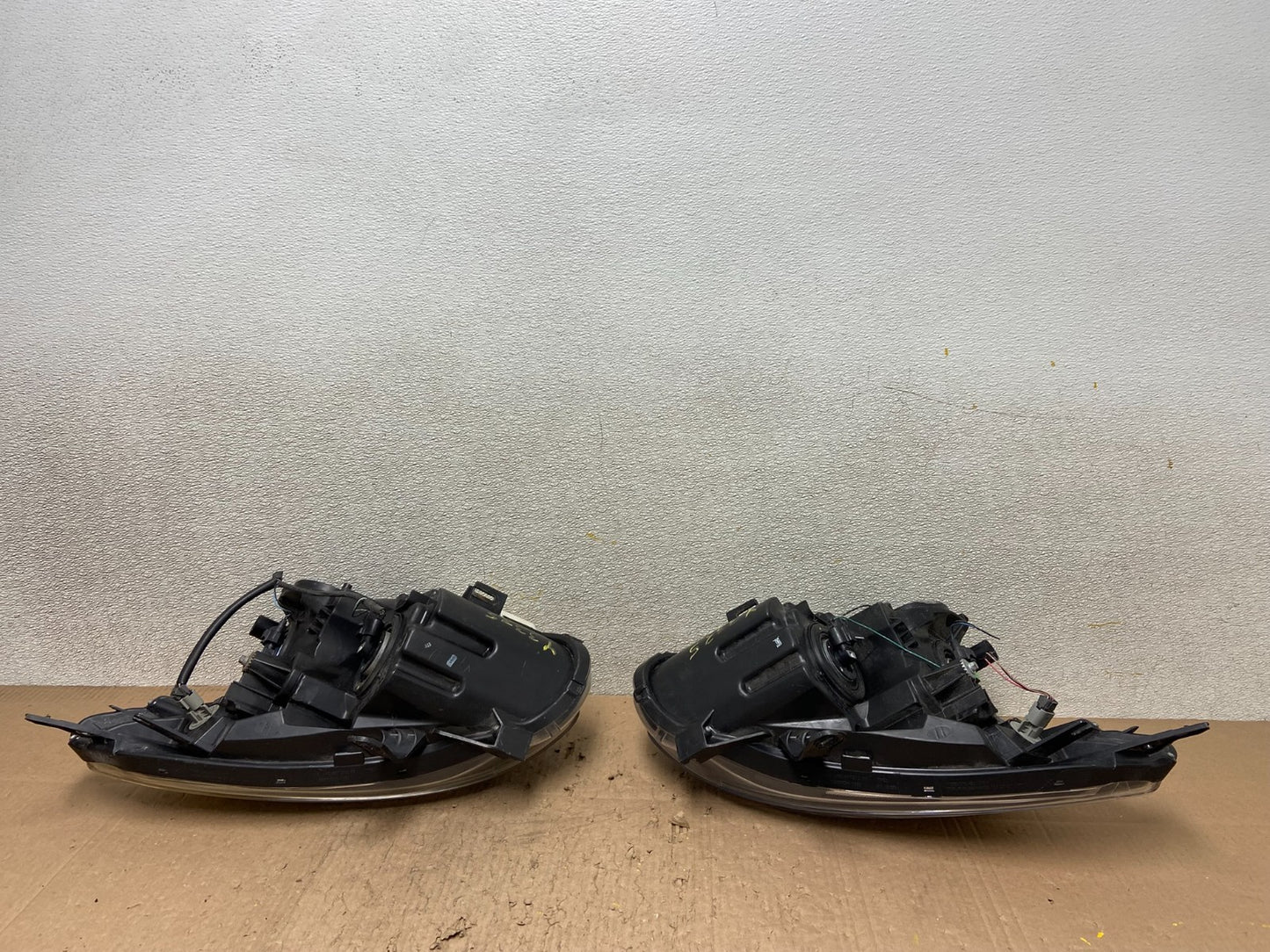 2009-2013 Nissan Rogue Left+Right Side Set Black Halogen Headlights OEM Y3325 DW7