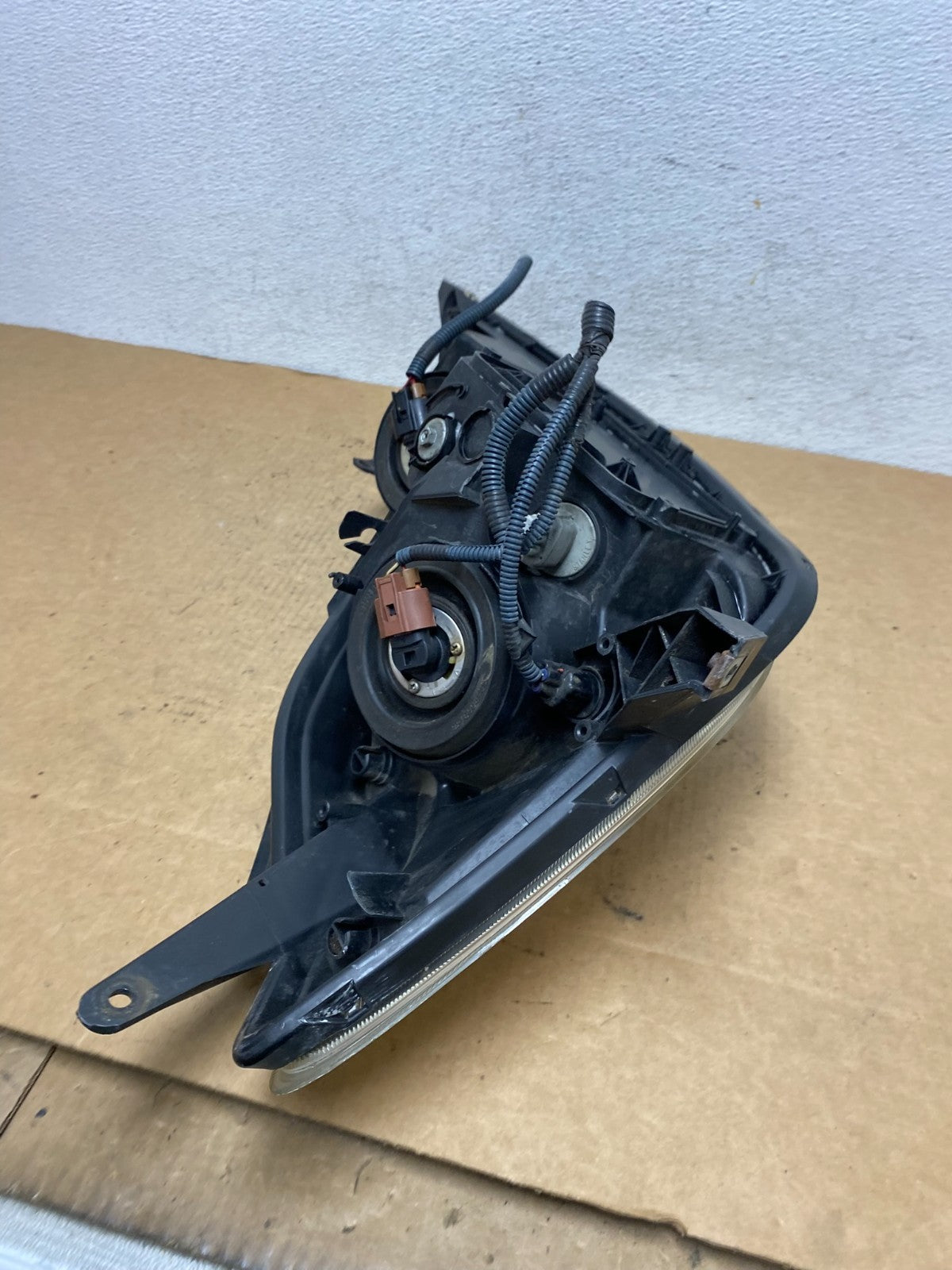 2004-2005 Toyota Sienna Left Driver LH Side Halogen Headlight AD4681 DW7