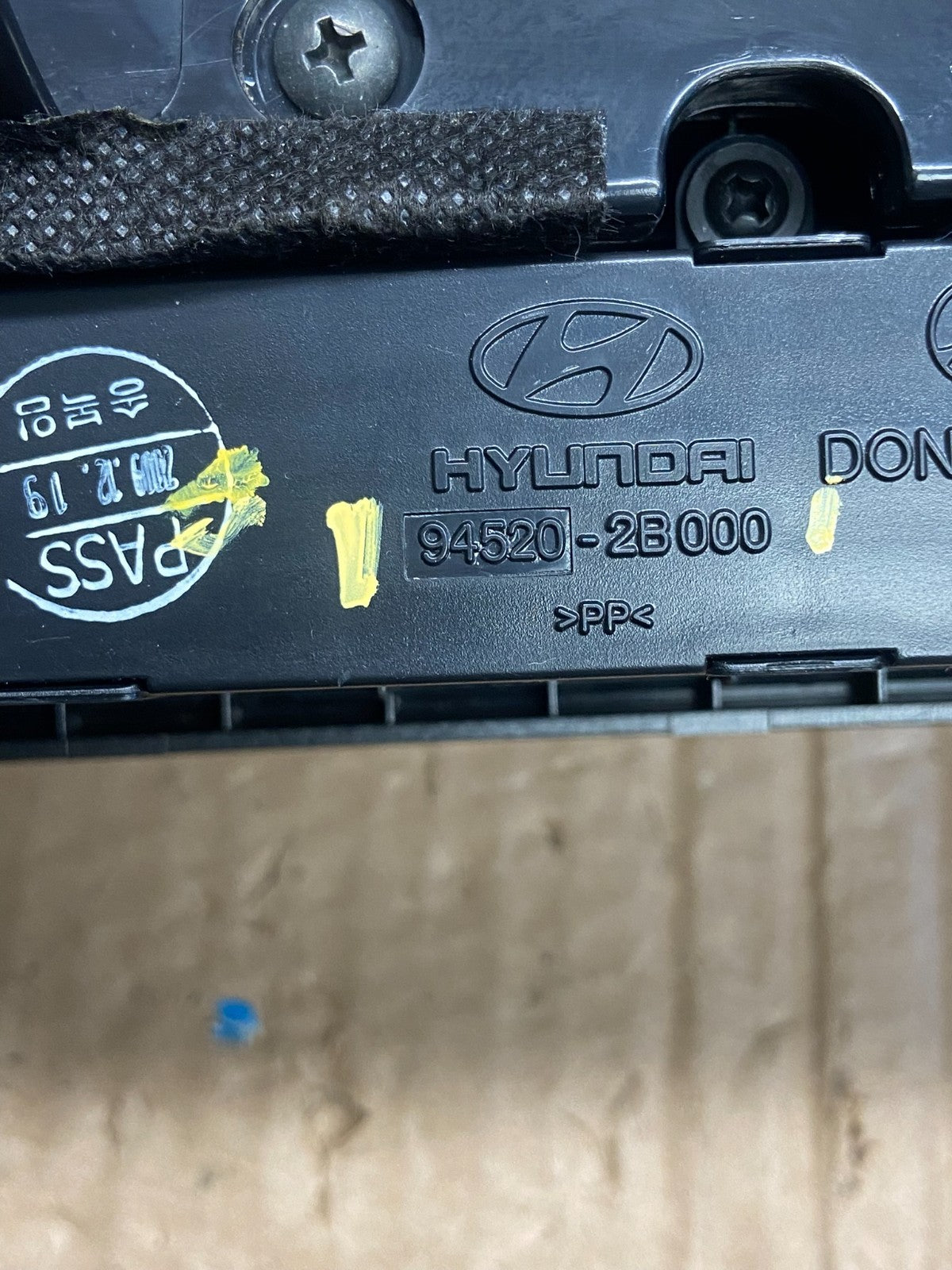 2007 to 2009 Hyundai Santa Fe Center Dashboard Radio Bezel Trim AF6322 DG7