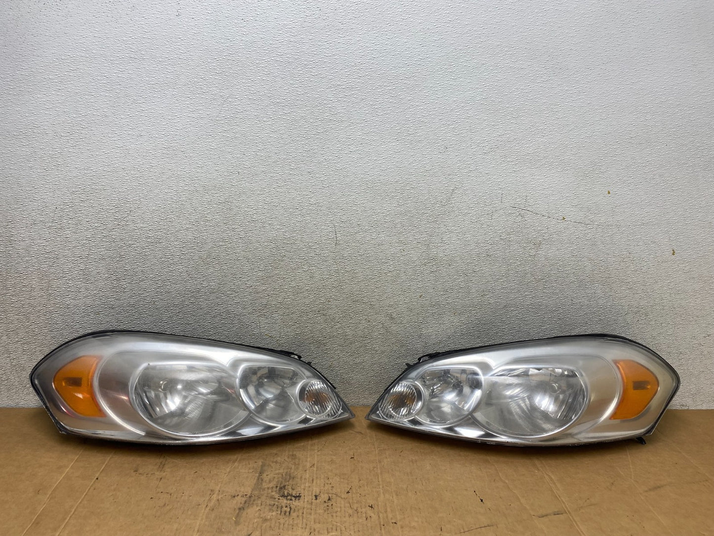 2006 - 2013 Chevrolet Impala Left+Right Set Headlights Halogen T2095 DW0