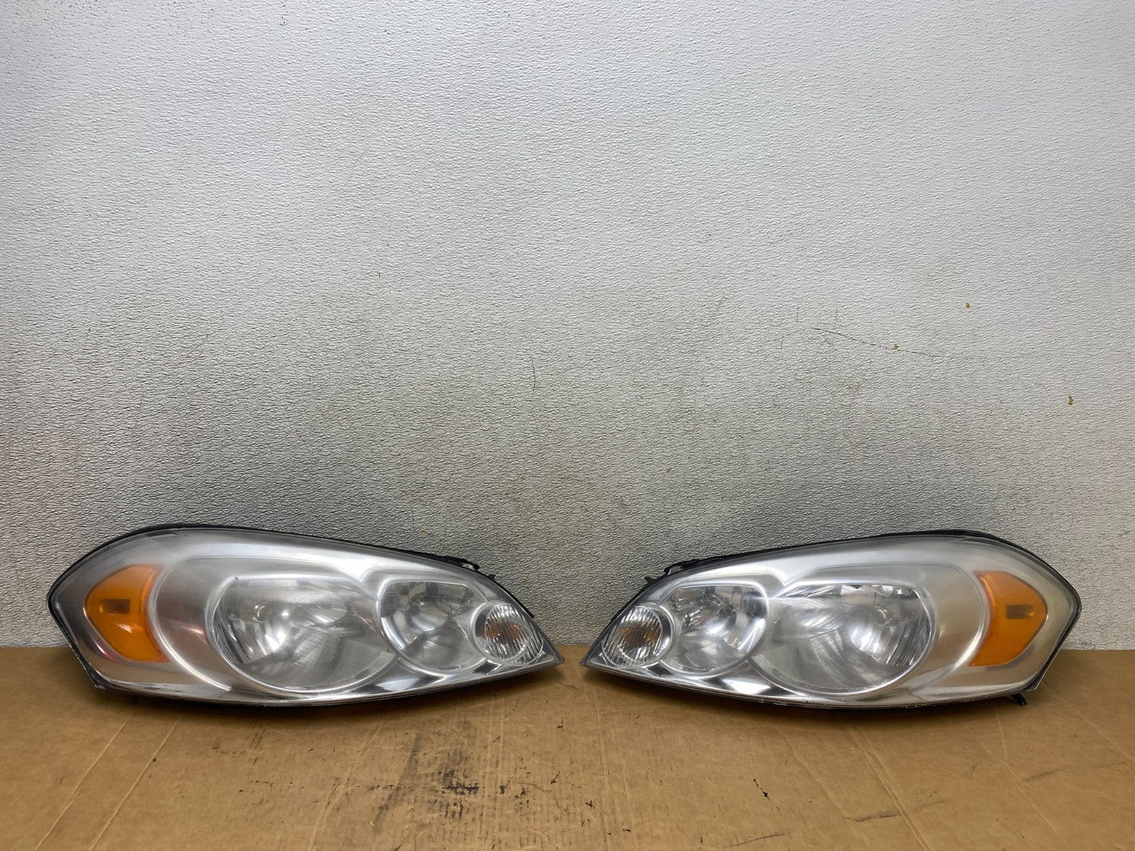 2006 - 2013 Chevrolet Impala Left+Right Set Headlights Halogen T2095 DW0