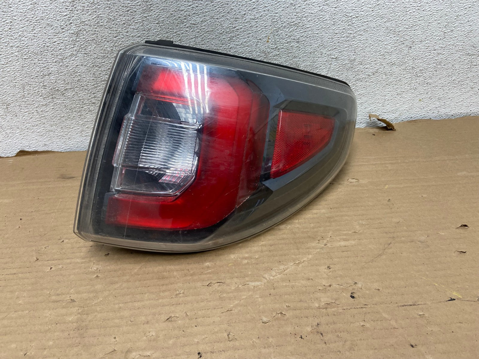 2013 to 2016 GMC Acadia Right Passenger RH Side Tail Light AG8165 LK0