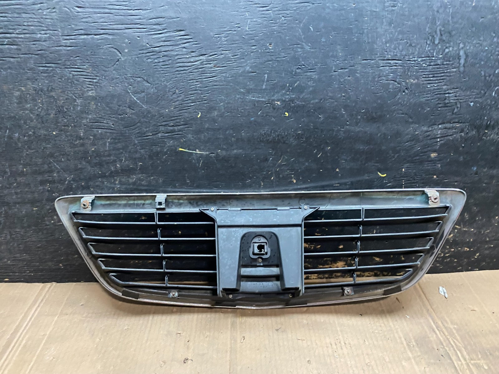 2002 to 2003 Acura RL Front Upper Grille Grill Emblem W2207 DG6
