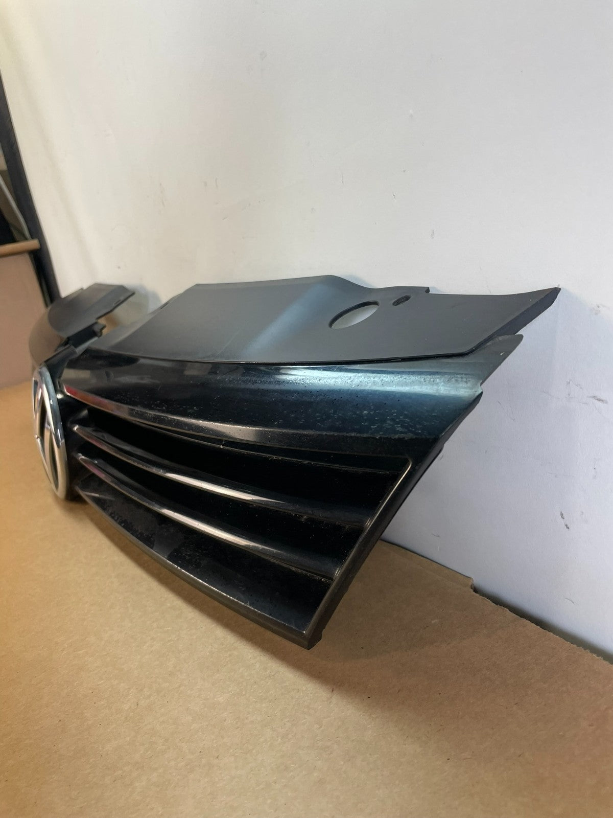 2011 to 2014 Volkswagen Jetta Sedan Front Upper Grille Grill af8533 DG1