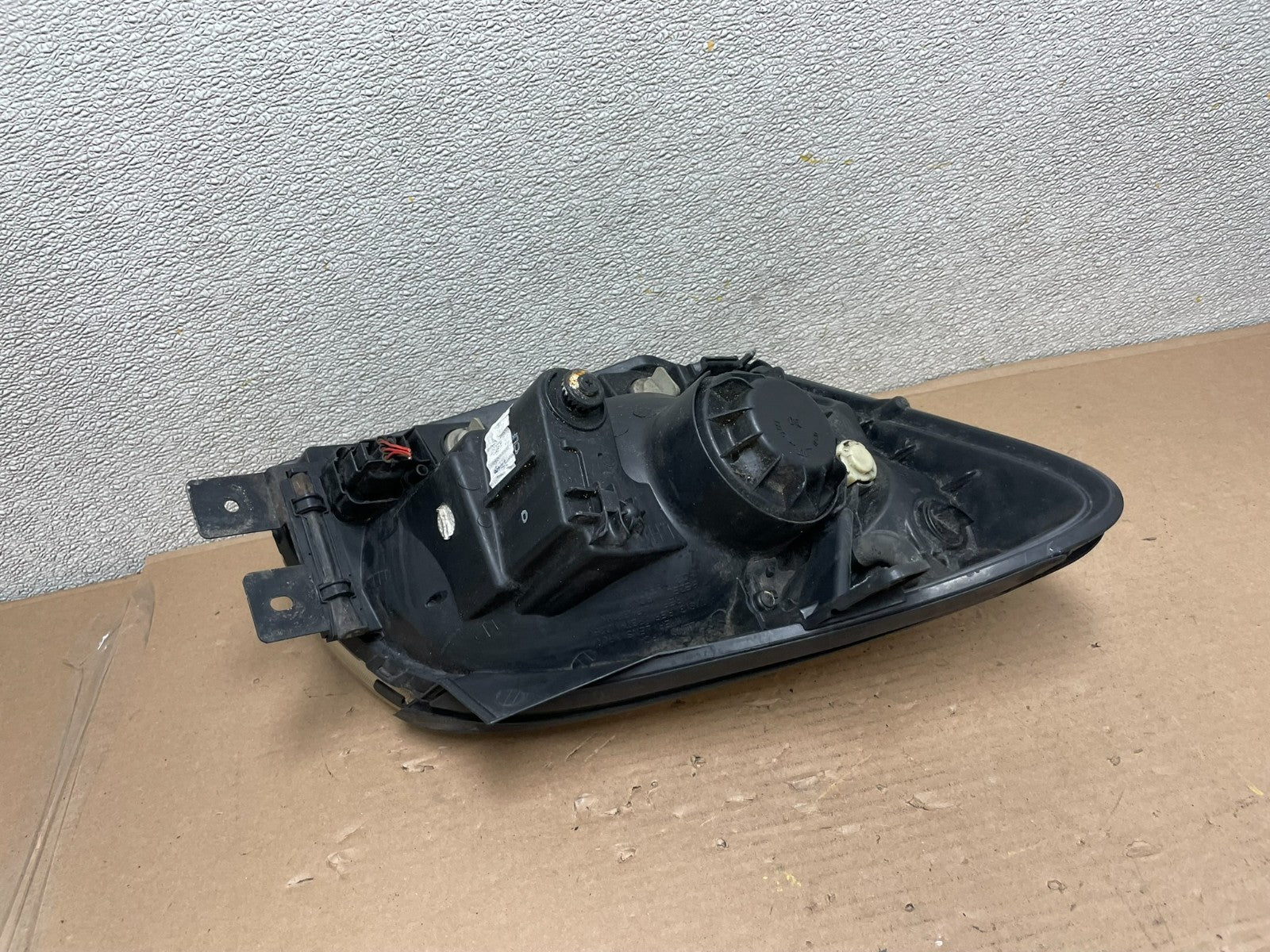 2005 to 2006 Kia Sportage Left Driver LH Halogen Headlight AD1182 DW4